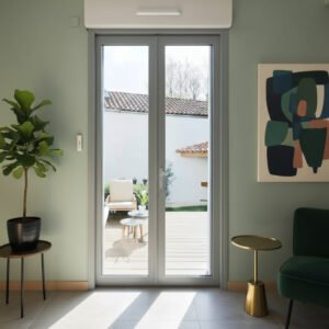 Baie vitrée coulissante à galandage aluminium 1 vantail – 1 rail fermé dans un décore Baie vitrée coulissante à galandage aluminium gamme Schüco ASS 41 SC 2 vantaux – 1 rail