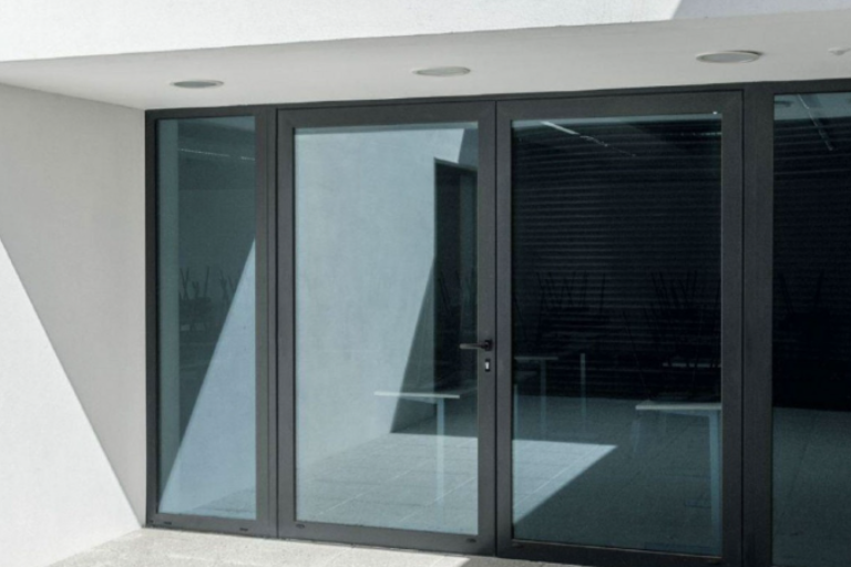 Poignées et ferrures​ porte entrée