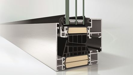 Fenêtre aluminium à ouvrant caché vue de l'extérieur, design contemporain
